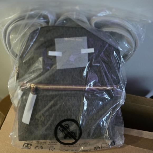 Michael Kors Dallas Medium Logo Backpack Brown NEW - Picture 4 of 5